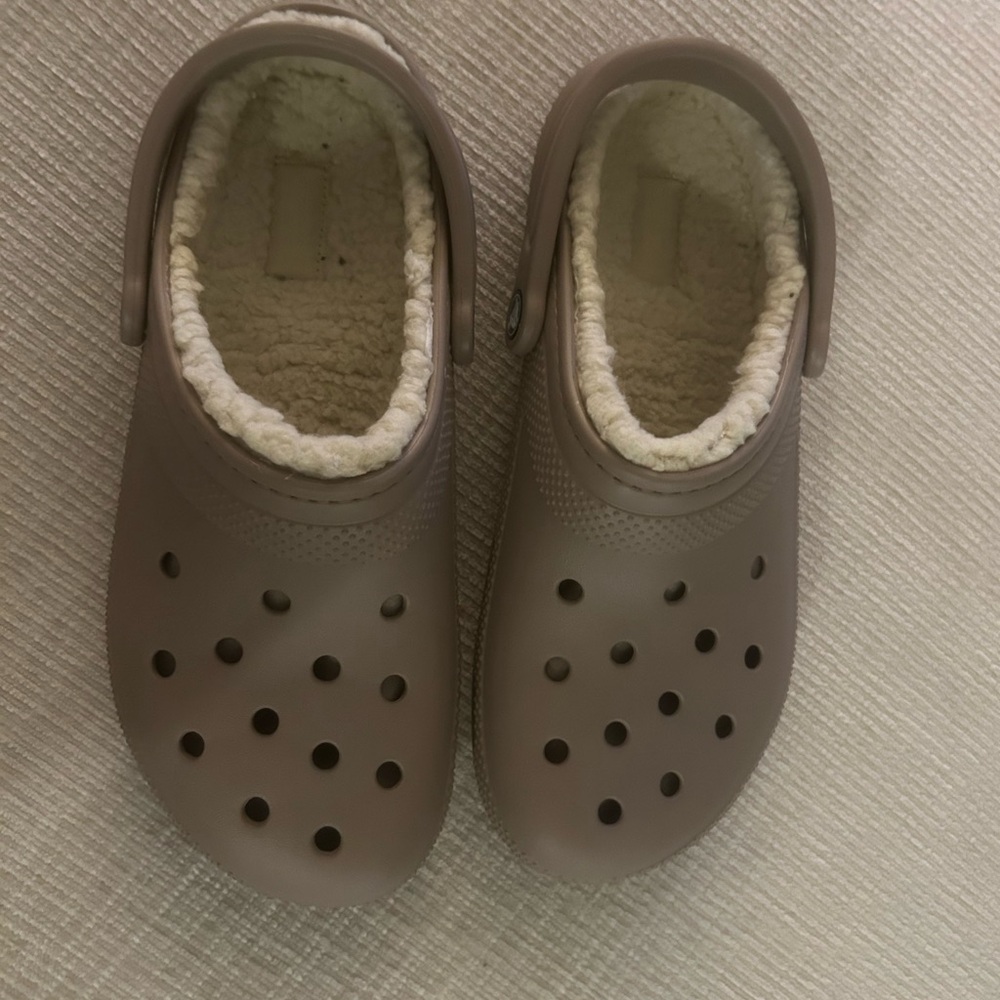 Brown Fleece-Lined Slippers for Cozy Comfort